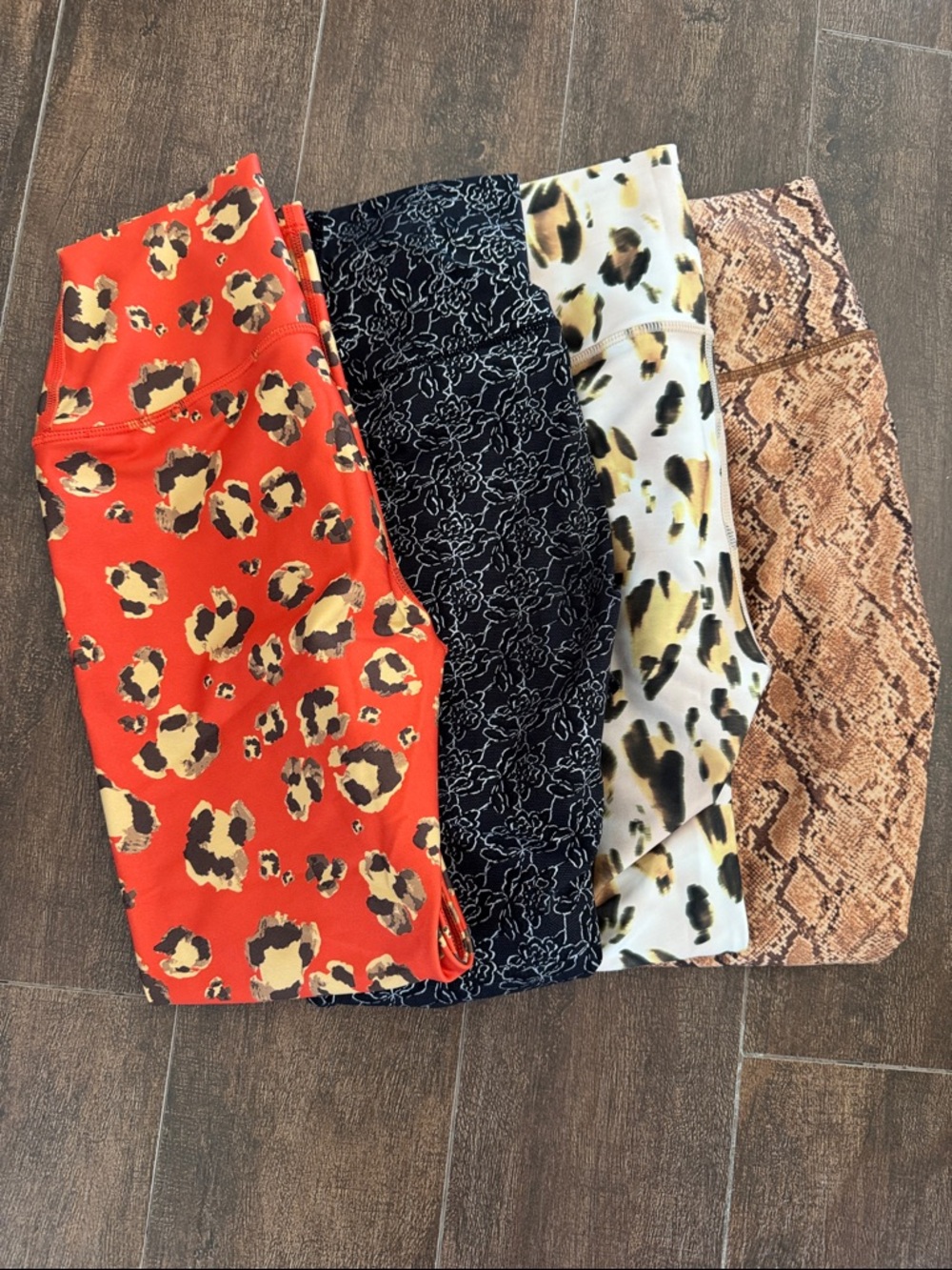 Carbon38 7/8 printed high rise leggings.